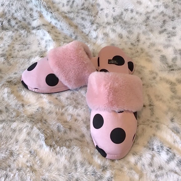 VICTORIA’S SECRET Slippers - Picture 1 of 4